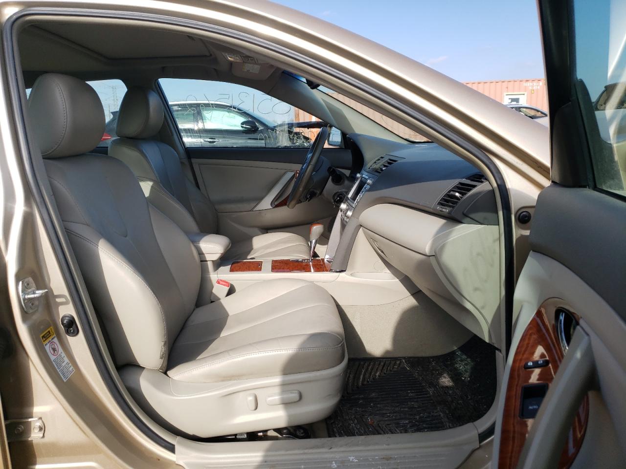 Photo 5 from auction – 2010 TOYOTA CAMRY BASE with VIN 4T1BF3EK5AU537665