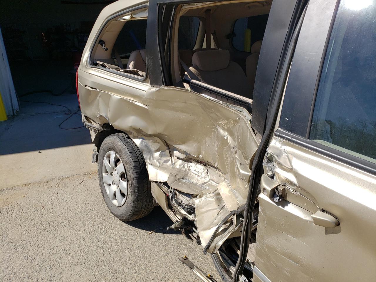 Photo 9 from auction – 2007 HYUNDAI ENTOURAGE with VIN KNDMC233376042311