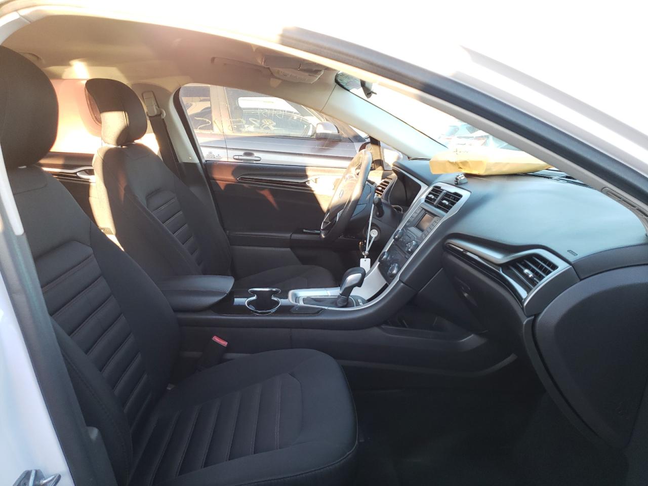 Photo 5 from auction – 2016 FORD FUSION SE with VIN 3FA6P0HD0GR361743
