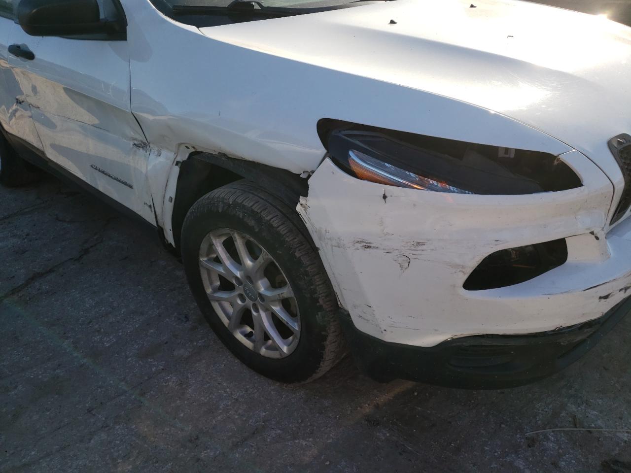 Photo 9 from auction – 2015 JEEP CHEROKEE S with VIN 1C4PJLAB8FW753696