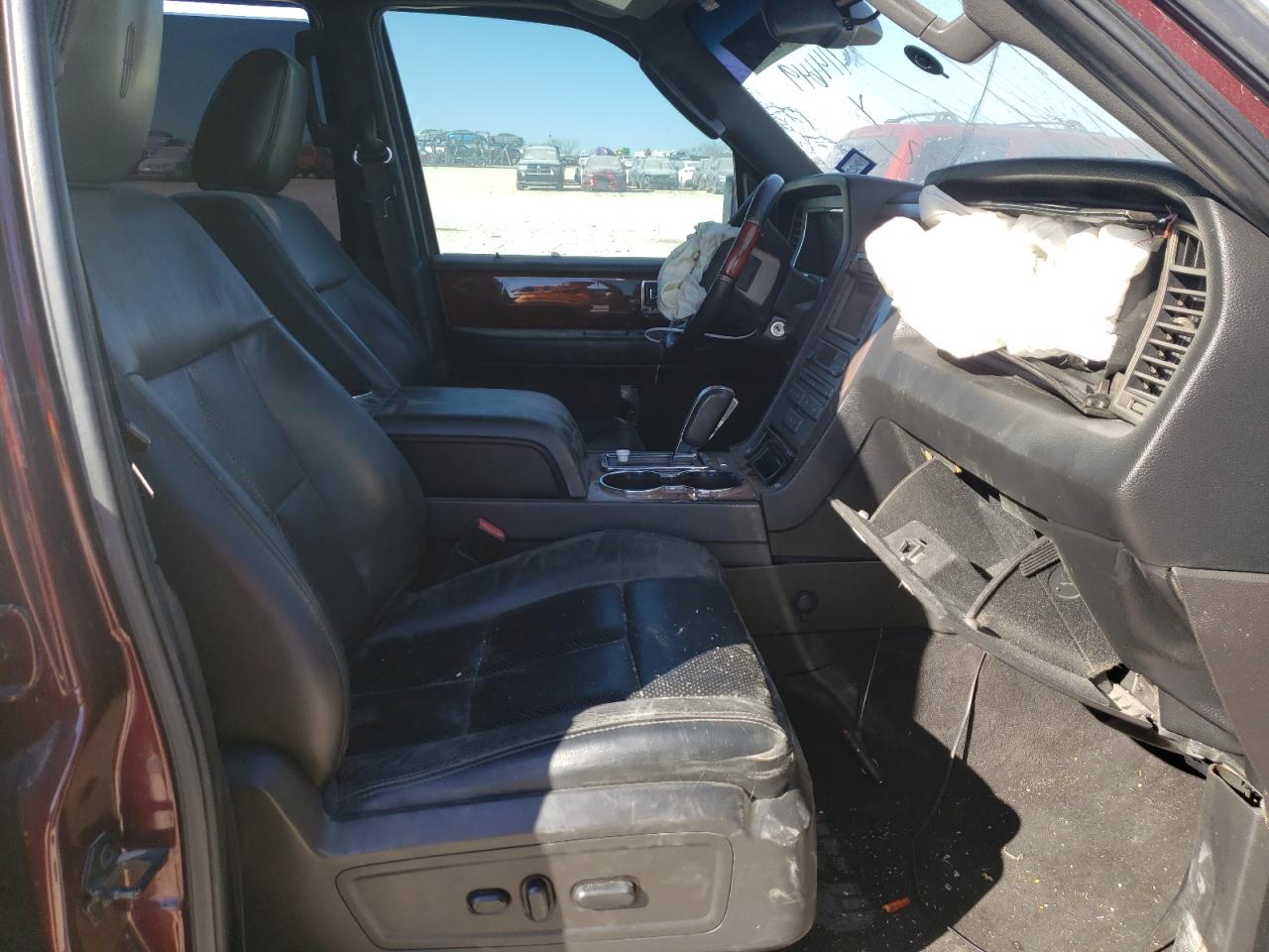 Photo 5 from auction – 2011 LINCOLN NAVIGATOR with VIN 5LMJJ3J54BEJ01229