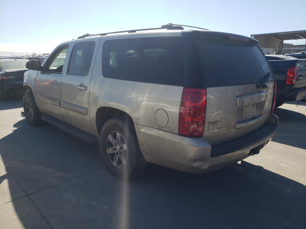 Photo 3 from auction – 2007 GMC YUKON XL C with VIN 1GKFC16077J249404