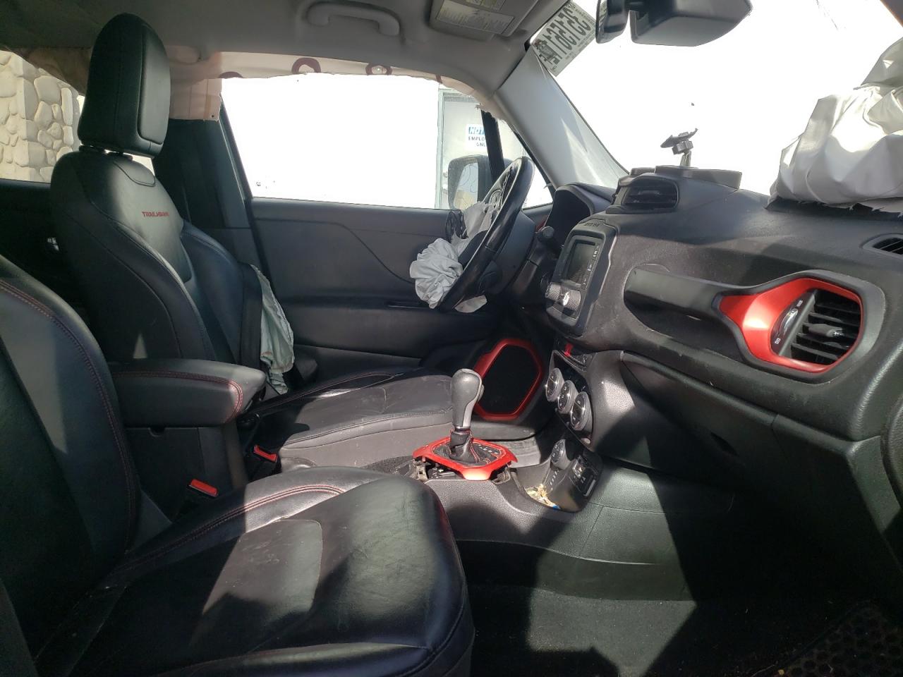 Photo 5 from auction – 2017 JEEP RENEGADE T with VIN ZACCJBCB4HPF25975