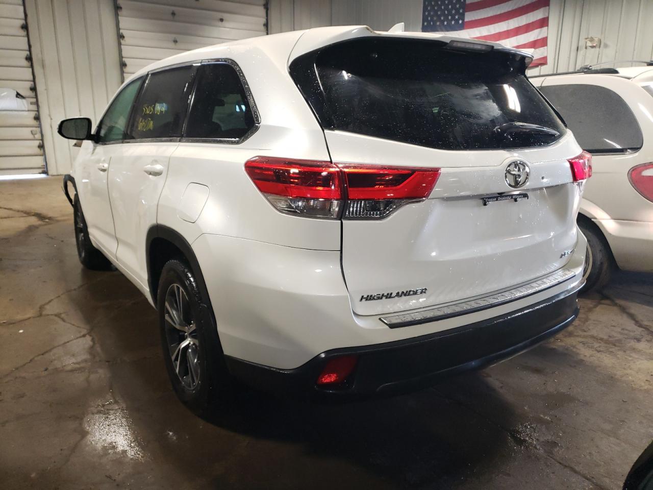 Photo 3 from auction – 2017 TOYOTA HIGHLANDER with VIN 5TDBZRFH2HS416673