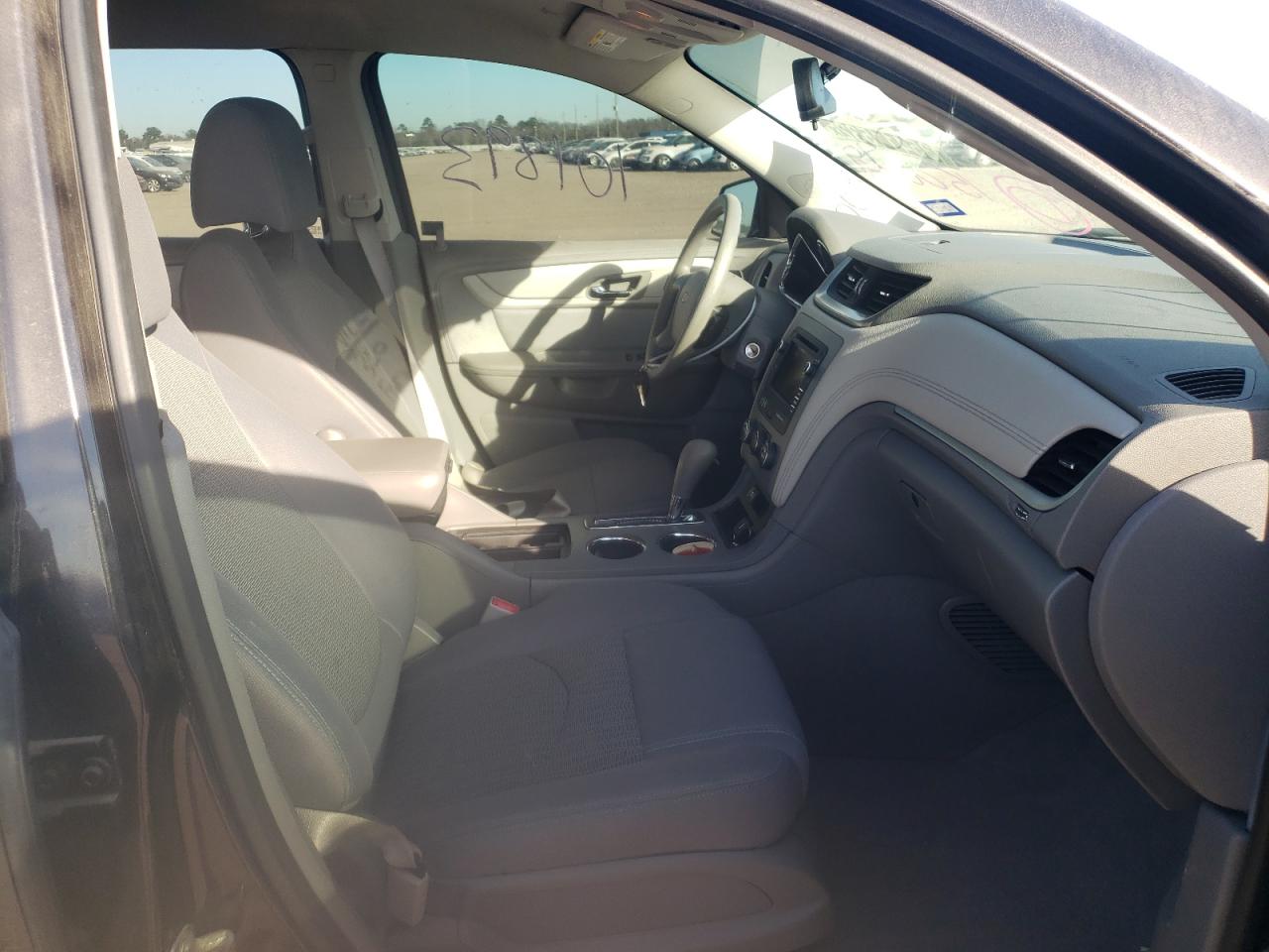 Photo 5 from auction – 2016 CHEVROLET TRAVERSE L with VIN 1GNKRFED9GJ150049