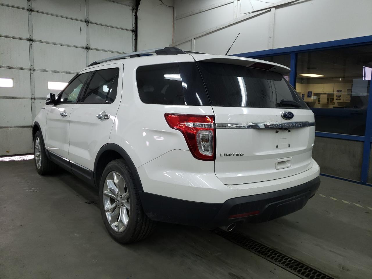 Photo 3 from auction – 2014 FORD EXPLORER L with VIN 1FM5K8F81EGB68560