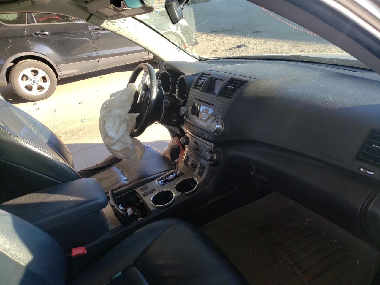 Photo 5 from auction – 2011 TOYOTA HIGHLANDER with VIN 5TDBK3EH1BS086809