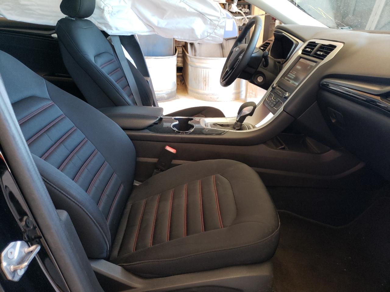 Photo 5 from auction – 2016 FORD FUSION SE with VIN 3FA6P0HD8GR114096