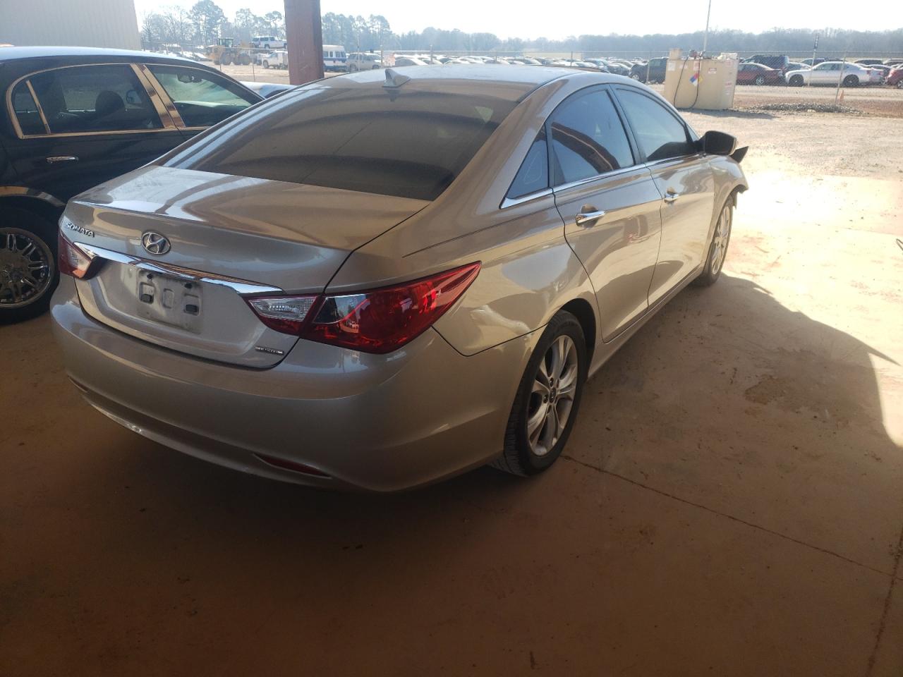Photo 4 from auction – 2011 HYUNDAI SONATA SE with VIN 5NPEC4AC9BH124559