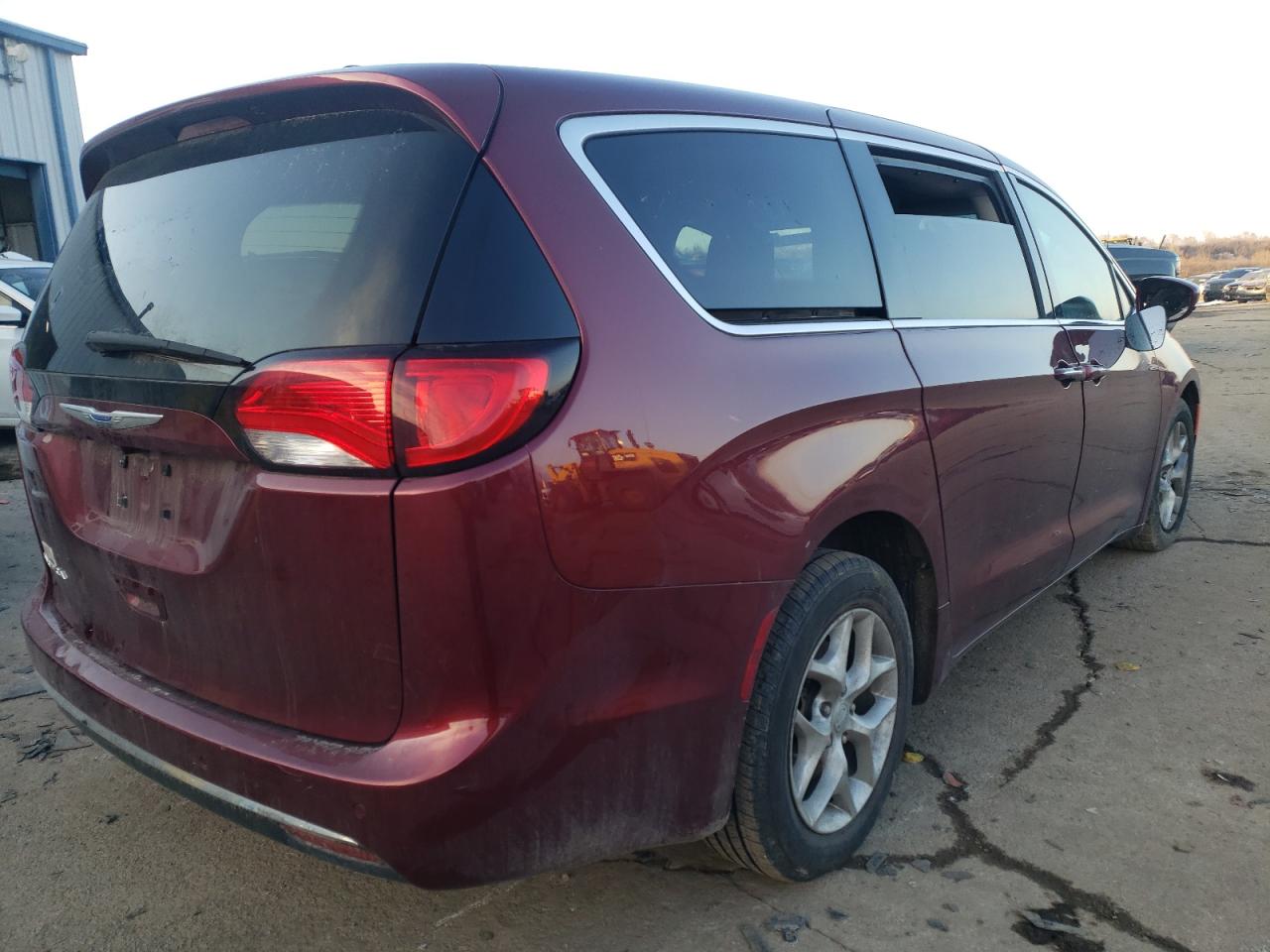 Photo 4 from auction – 2018 CHRYSLER PACIFICA with VIN 2C4RC1FG6JR271399