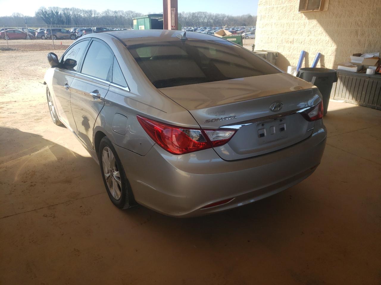 Photo 3 from auction – 2011 HYUNDAI SONATA SE with VIN 5NPEC4AC9BH124559