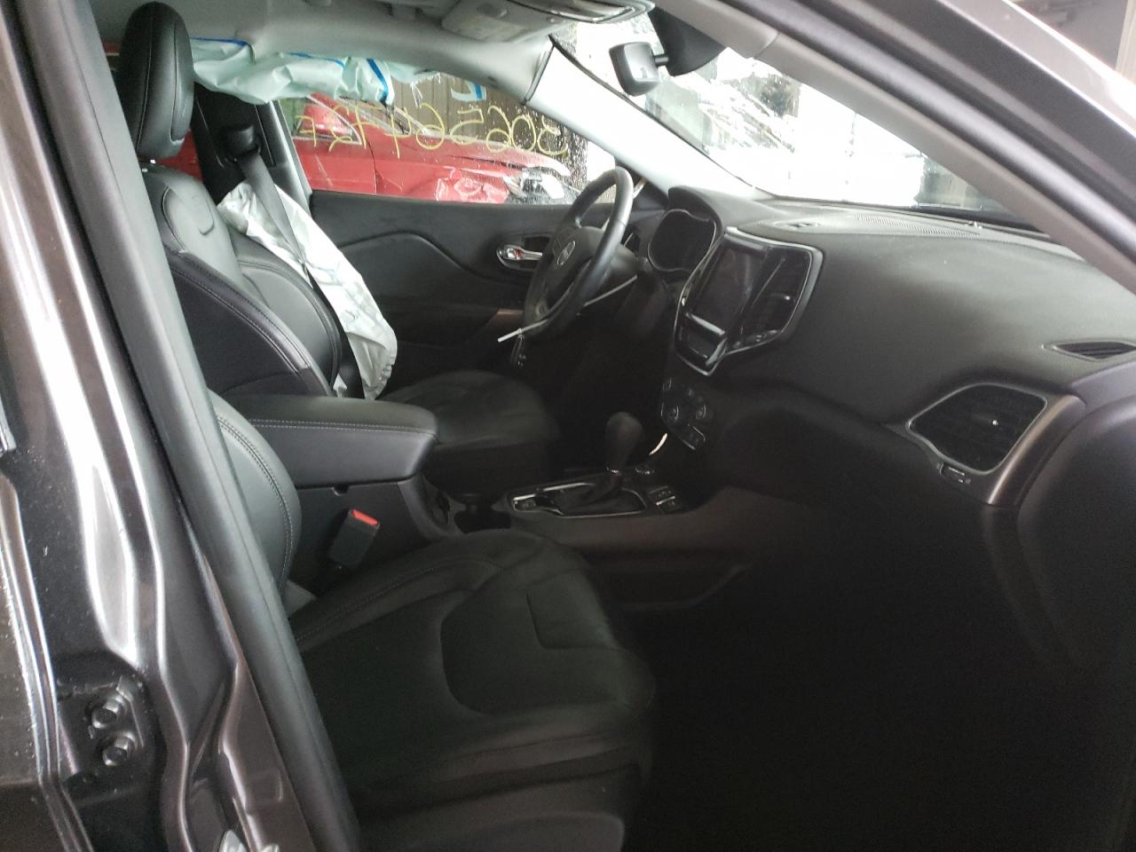 Photo 5 from auction – 2019 JEEP CHEROKEE L with VIN 1C4PJMDX1KD240079