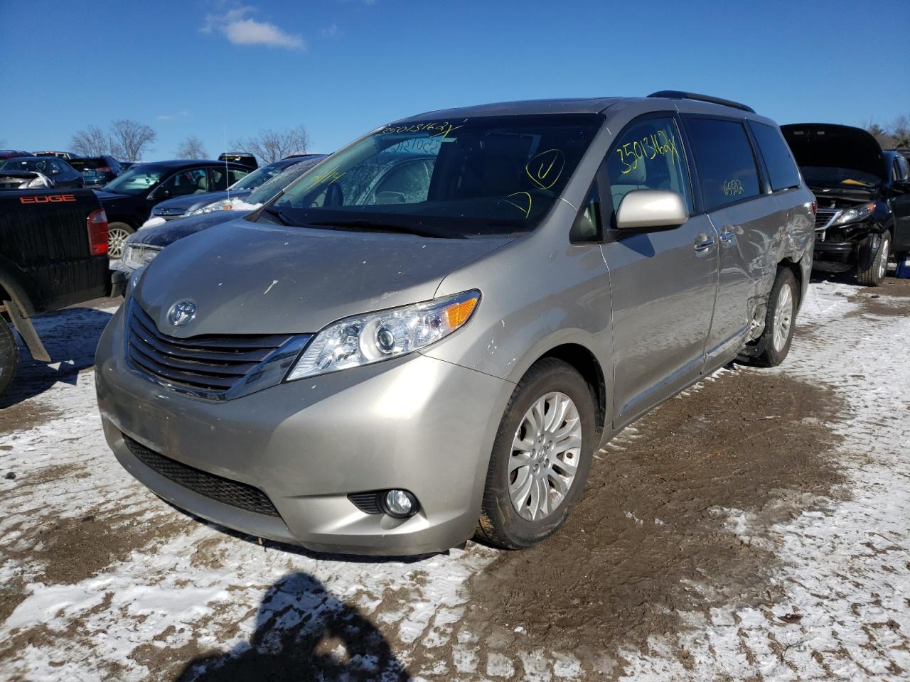 Photo 2 from auction – 2015 TOYOTA SIENNA XLE with VIN 5TDYK3DC3FS537745