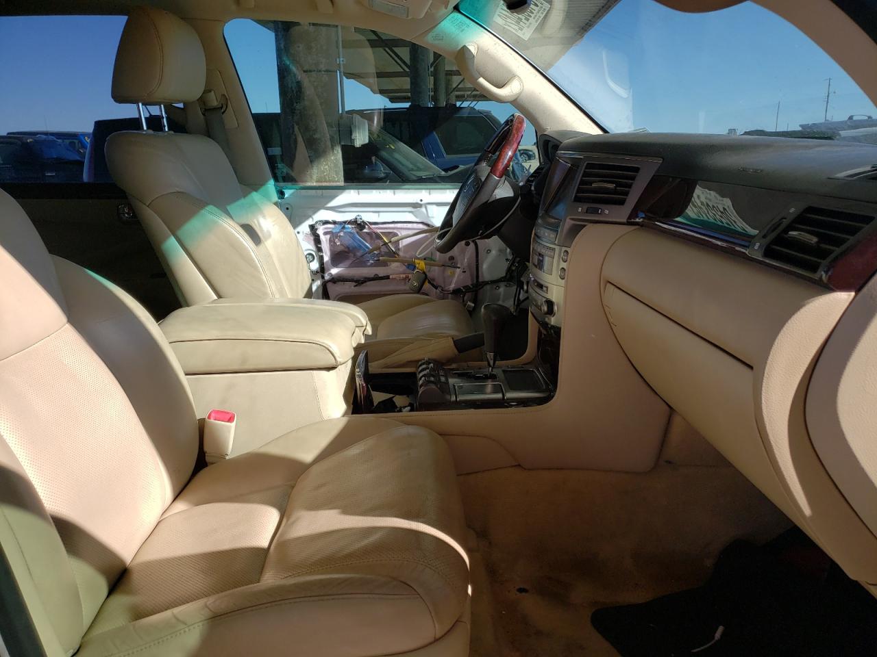 Photo 5 from auction – 2011 LEXUS LX 570 with VIN JTJHY7AX7B4056719