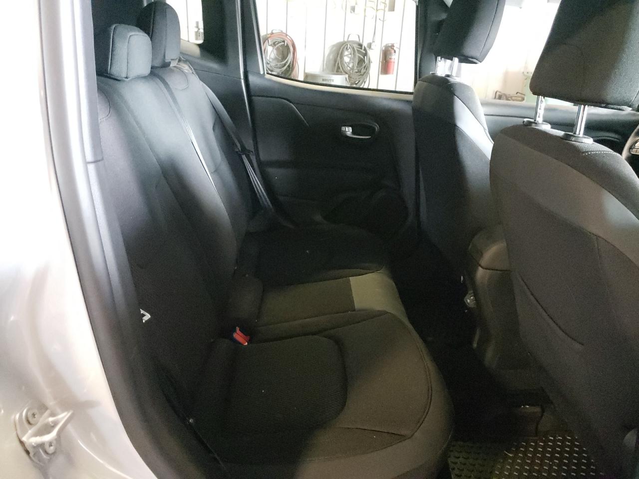 Photo 6 from auction – 2020 JEEP RENEGADE L with VIN ZACNJBBB5LPL33075