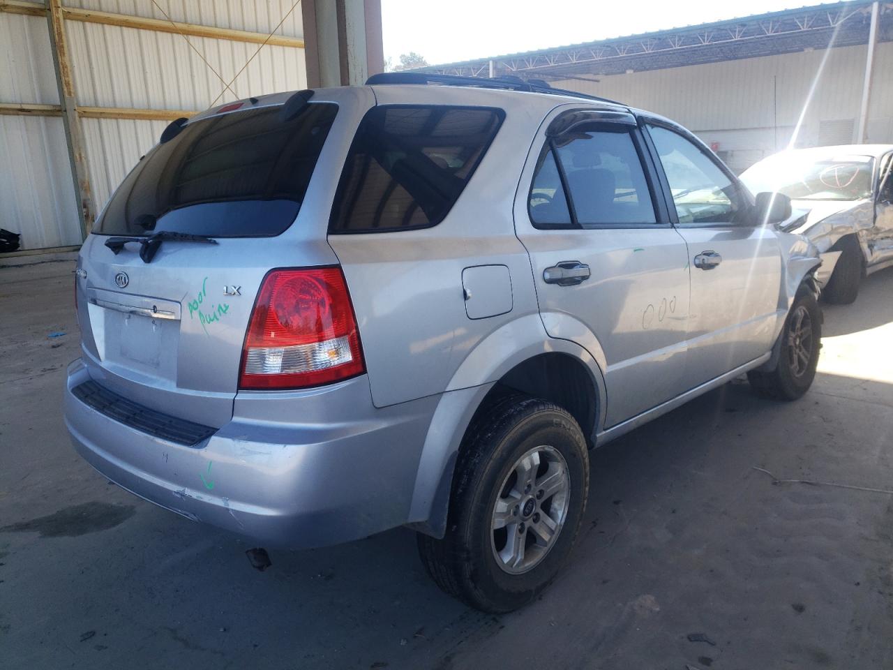 Photo 4 from auction – 2005 KIA SORENTO EX with VIN KNDJD733755492351