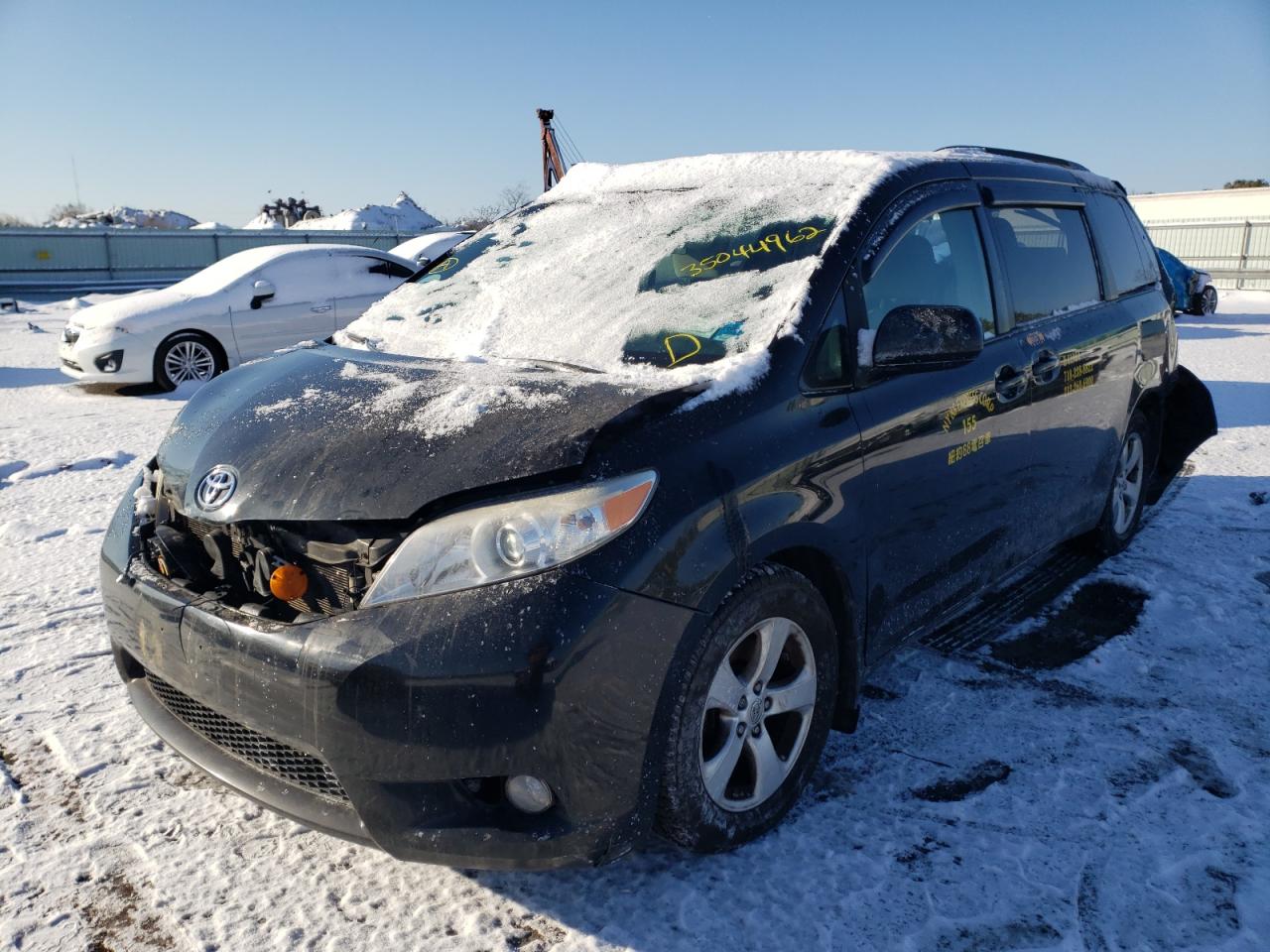 Photo 2 from auction – 2013 TOYOTA SIENNA LE with VIN 5TDKK3DC4DS393643