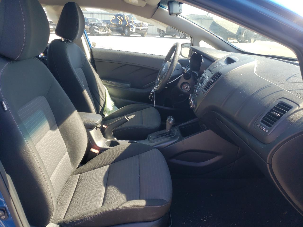 Photo 5 from auction – 2015 KIA FORTE LX with VIN KNAFX4A62F5318680