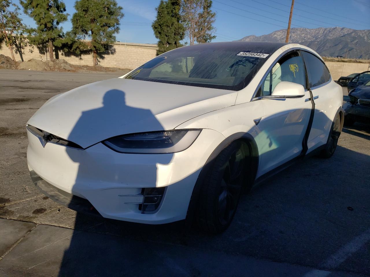Photo 2 from auction – 2018 TESLA MODEL X with VIN 5YJXCBE44JF104801