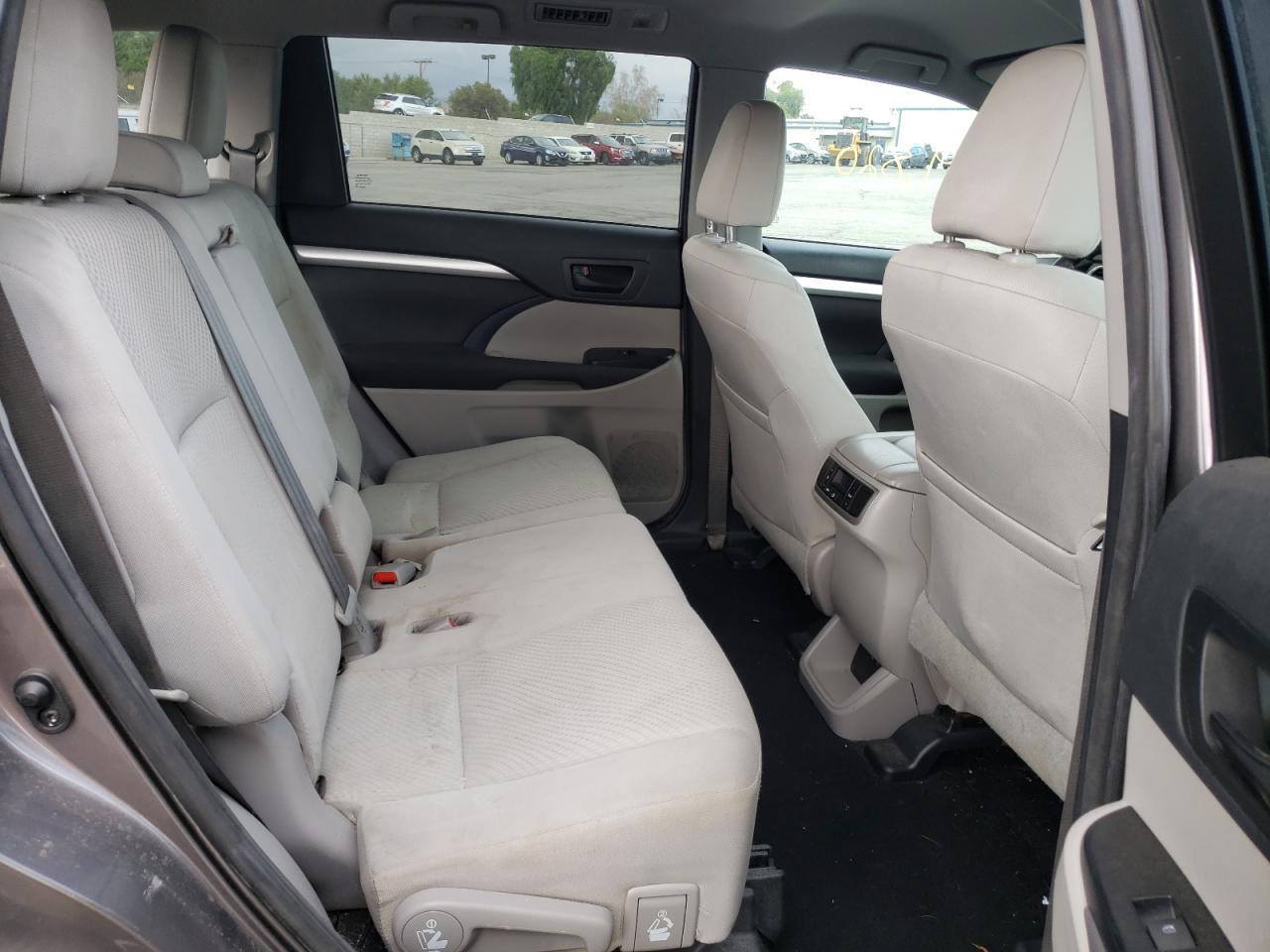 Photo 6 from auction – 2017 TOYOTA HIGHLANDER with VIN 5TDZARFH0HS029397