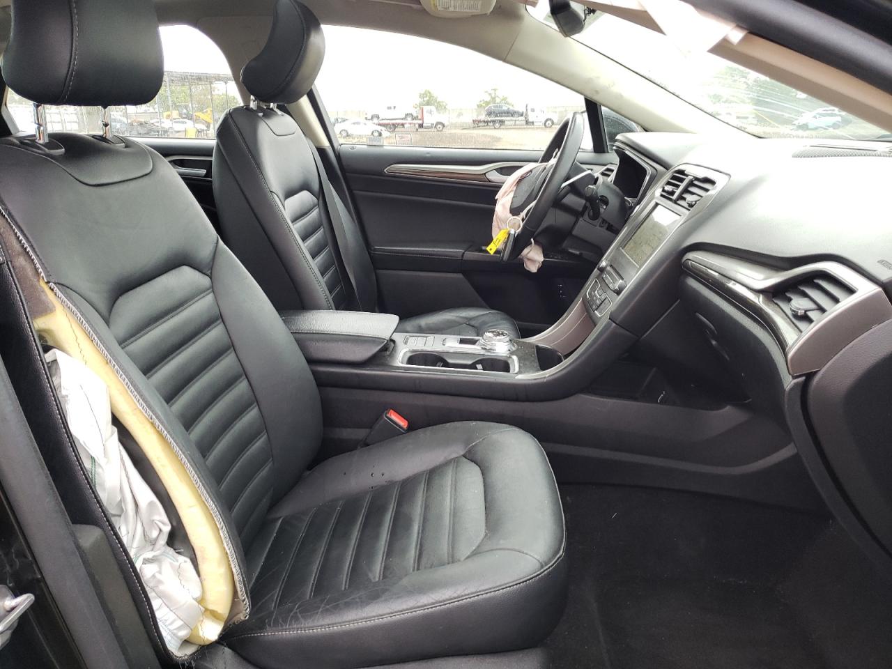 Photo 5 from auction – 2017 FORD FUSION SE with VIN 3FA6P0PU2HR122312