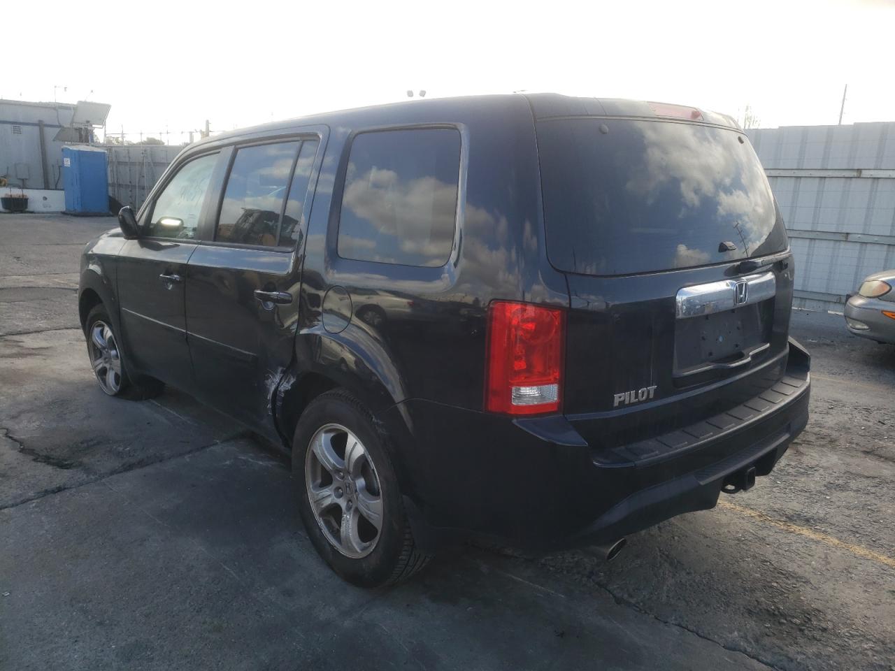 Photo 3 from auction – 2015 HONDA PILOT EXL with VIN 5FNYF3H64FB016238