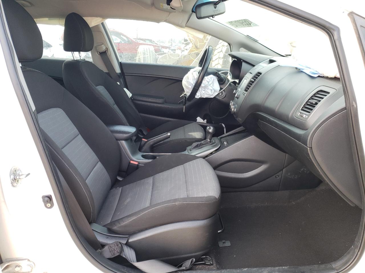 Photo 5 from auction – 2016 KIA FORTE EX with VIN KNAFX4A89G5480003