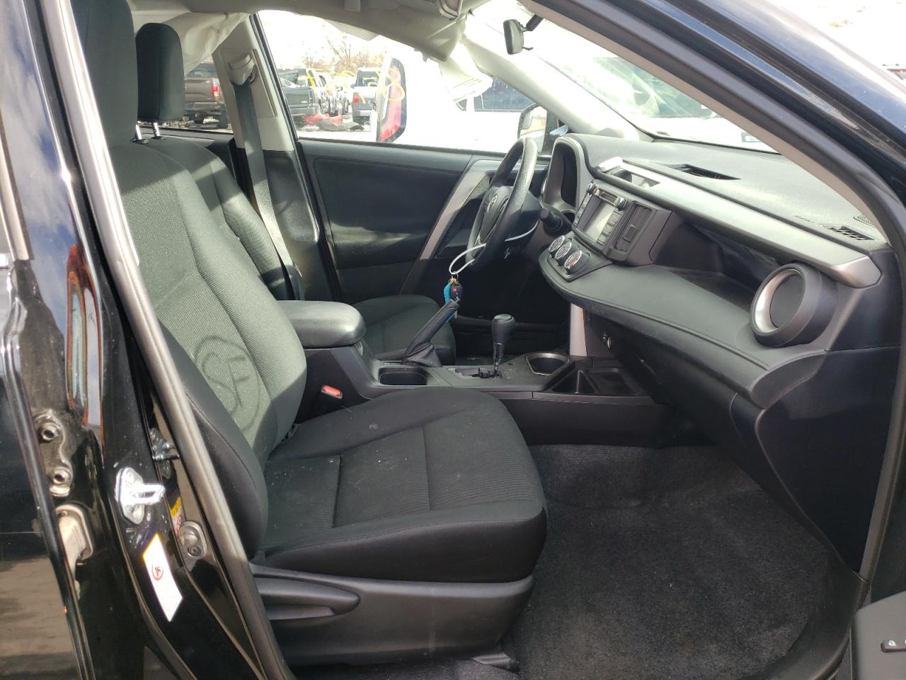 Photo 5 from auction – 2017 TOYOTA RAV4 LE with VIN 2T3BFREV8HW586633