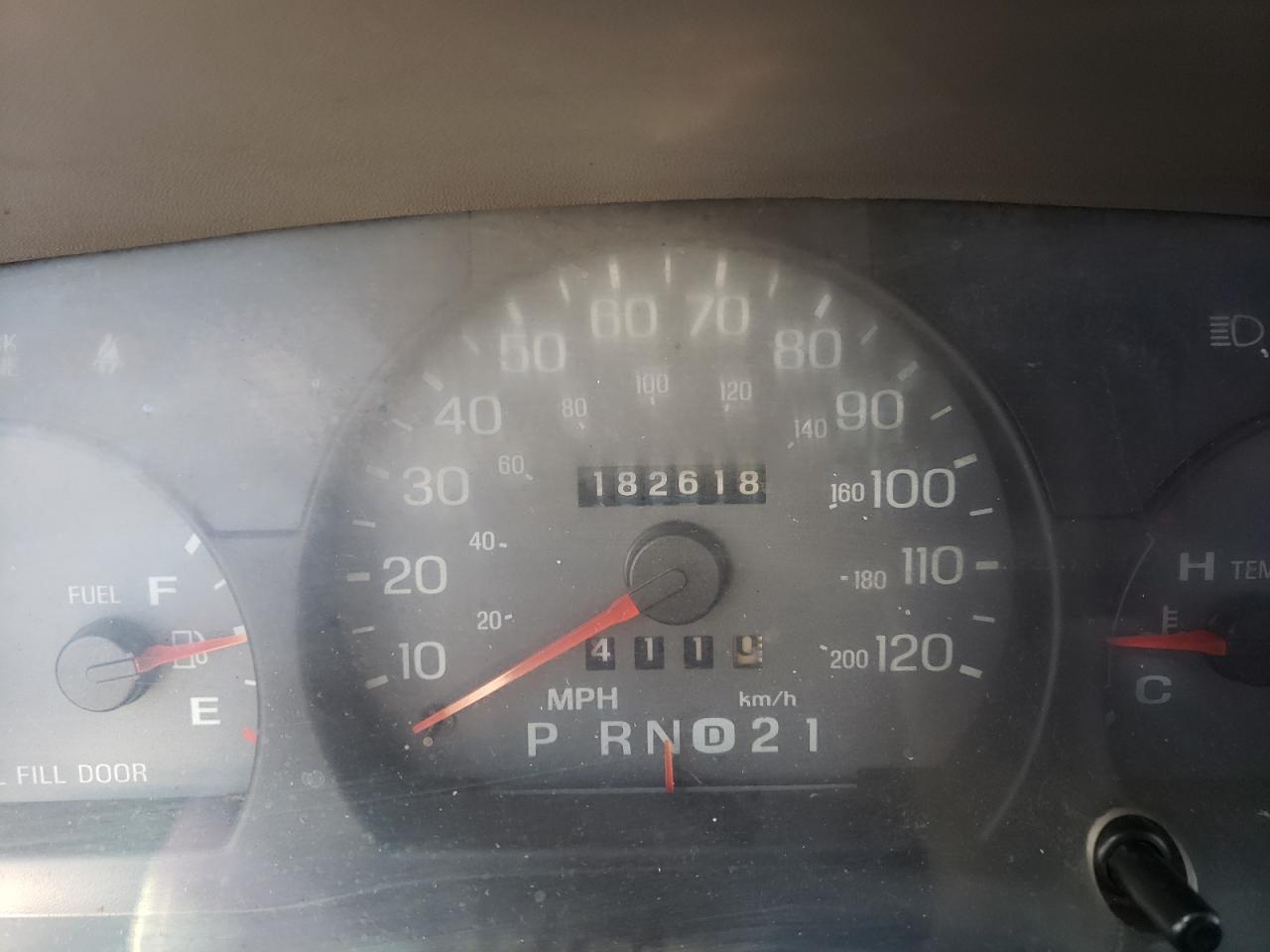 Photo 8 from auction – 2002 MERCURY GRAND MARQ with VIN 2MEFM74W02X644820