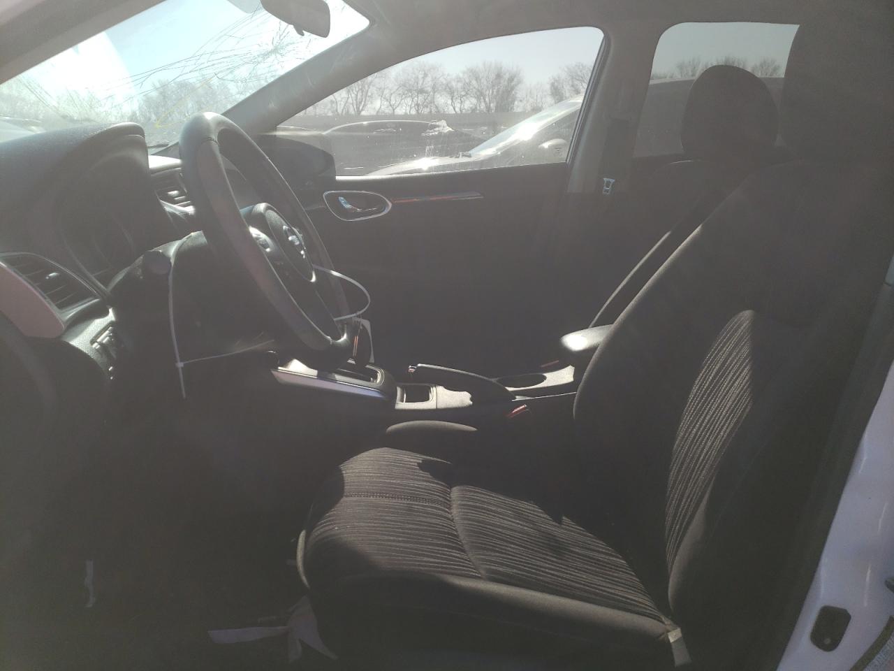 Photo 5 from auction – 2016 NISSAN SENTRA S with VIN 3N1AB7AP6GL680439