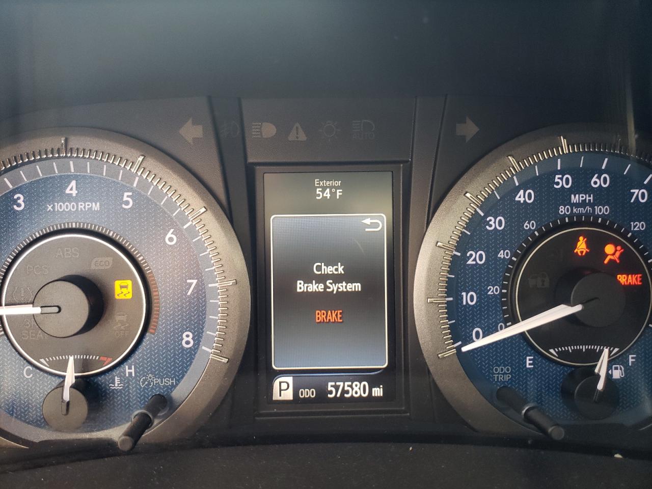 Photo 8 from auction – 2016 TOYOTA SIENNA XLE with VIN 5TDYK3DC0GS731442