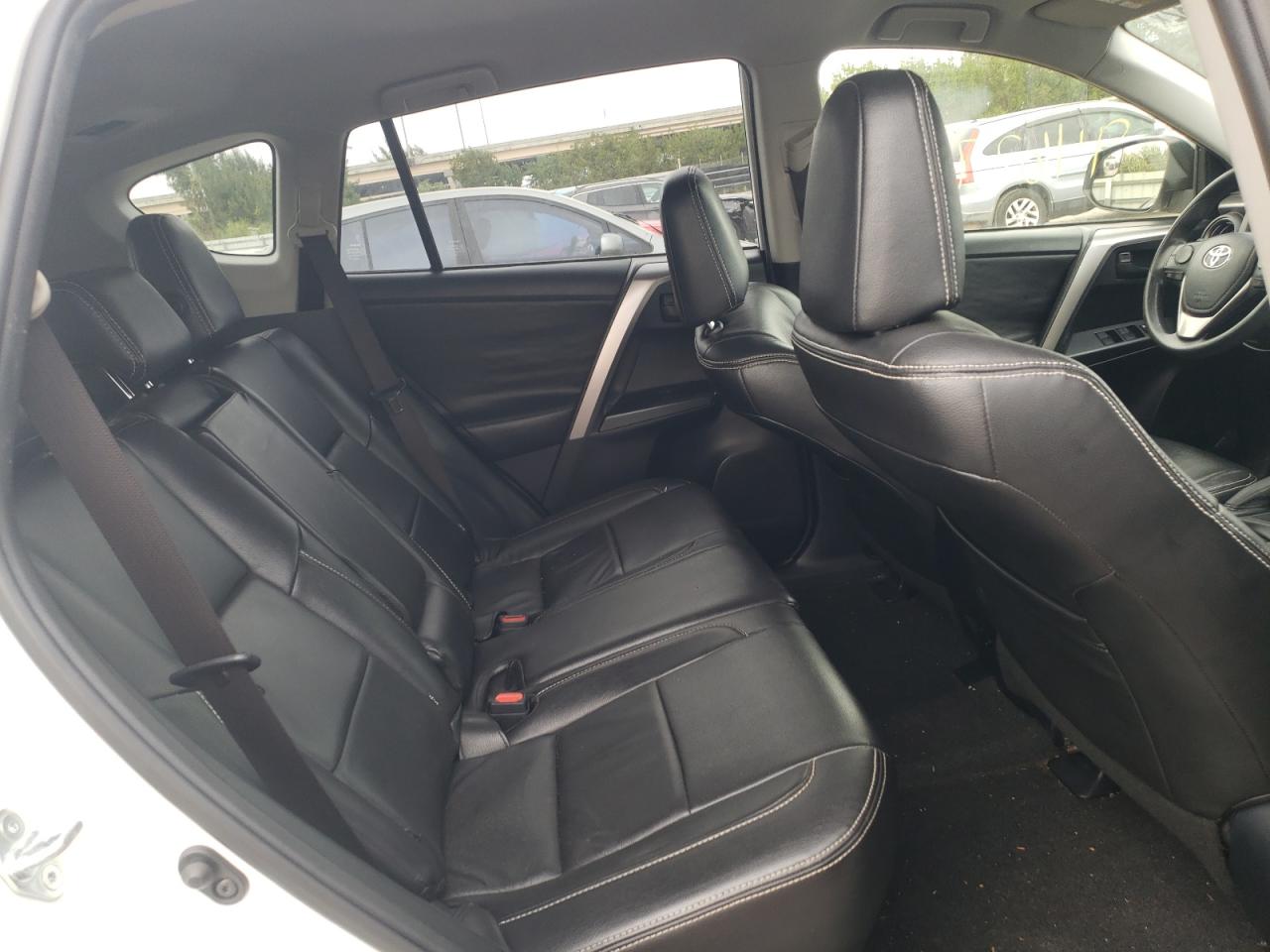 Photo 6 from auction – 2017 TOYOTA RAV4 LE with VIN JTMZFREVXHJ136544