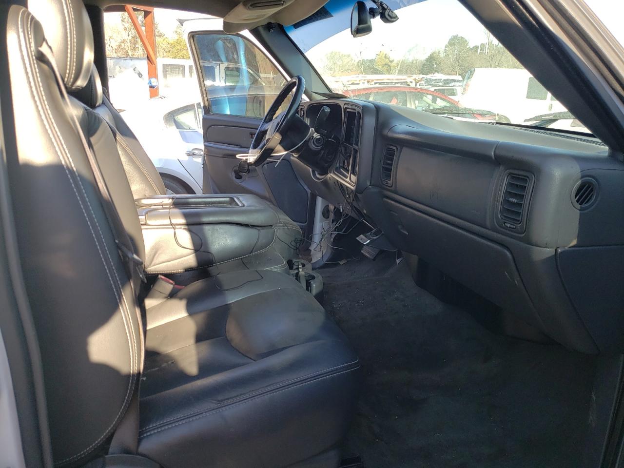 Photo 5 from auction – 2005 GMC NEW SIERRA with VIN 2GTEK13TX51194334