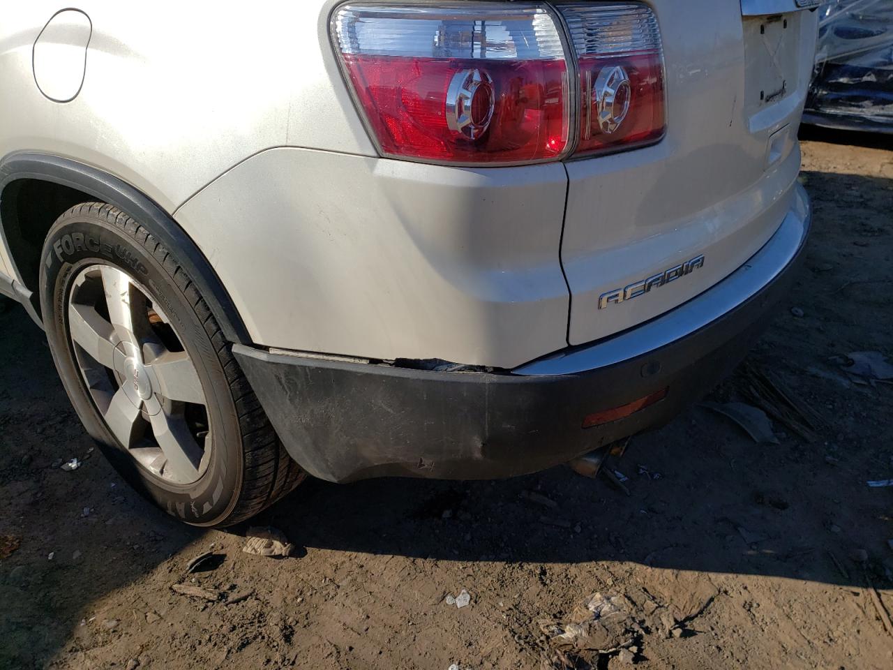 Photo 9 from auction – 2011 GMC ACADIA SLT with VIN 1GKKVRED9BJ143086