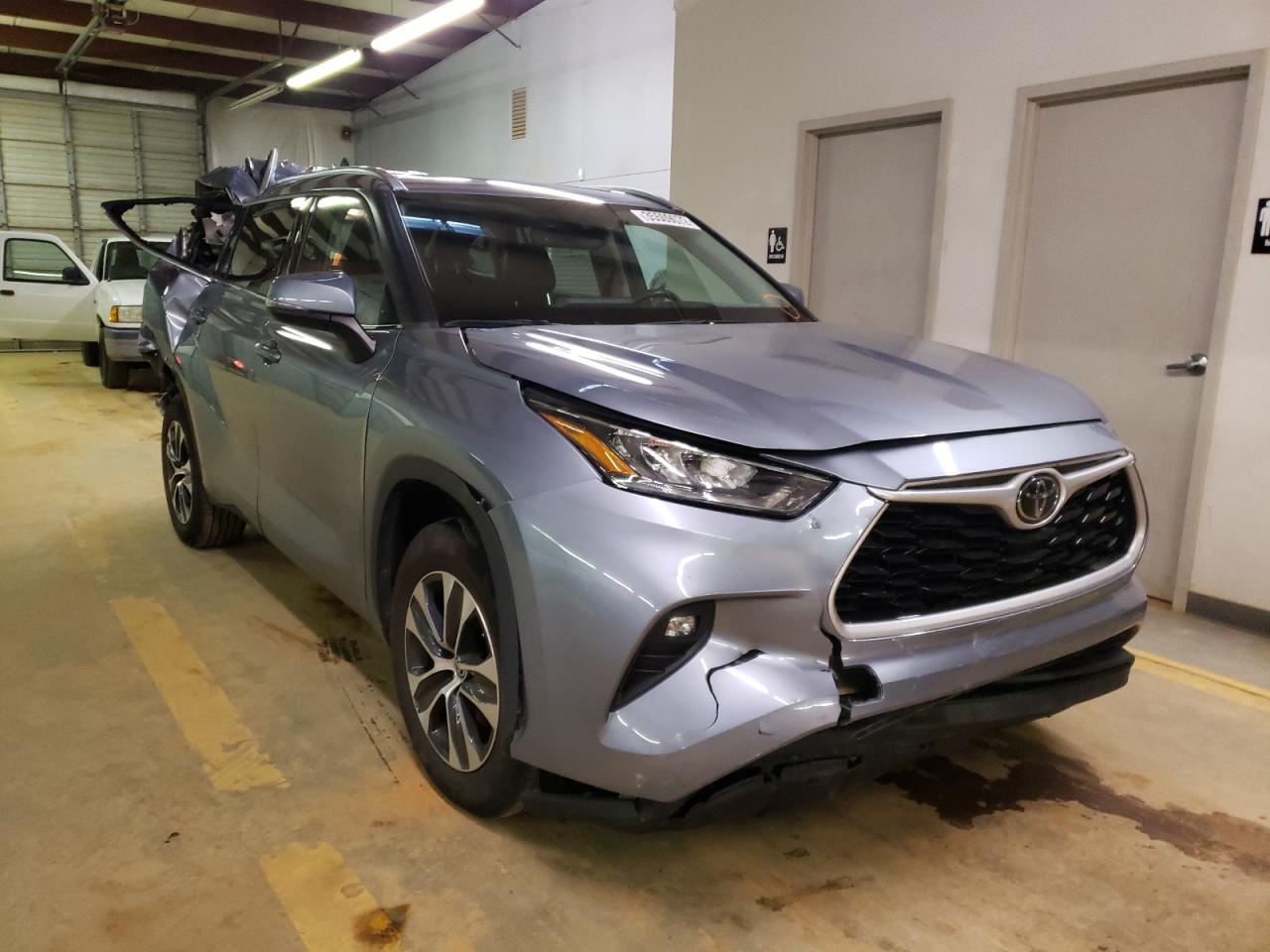 Photo 1 from auction – 2020 TOYOTA HIGHLANDER with VIN 5TDGZRAH9LS017877
