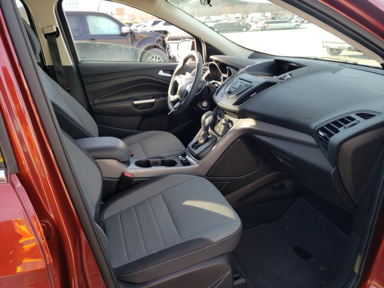 Photo 5 from auction – 2016 FORD ESCAPE SE with VIN 1FMCU0G77GUA38831