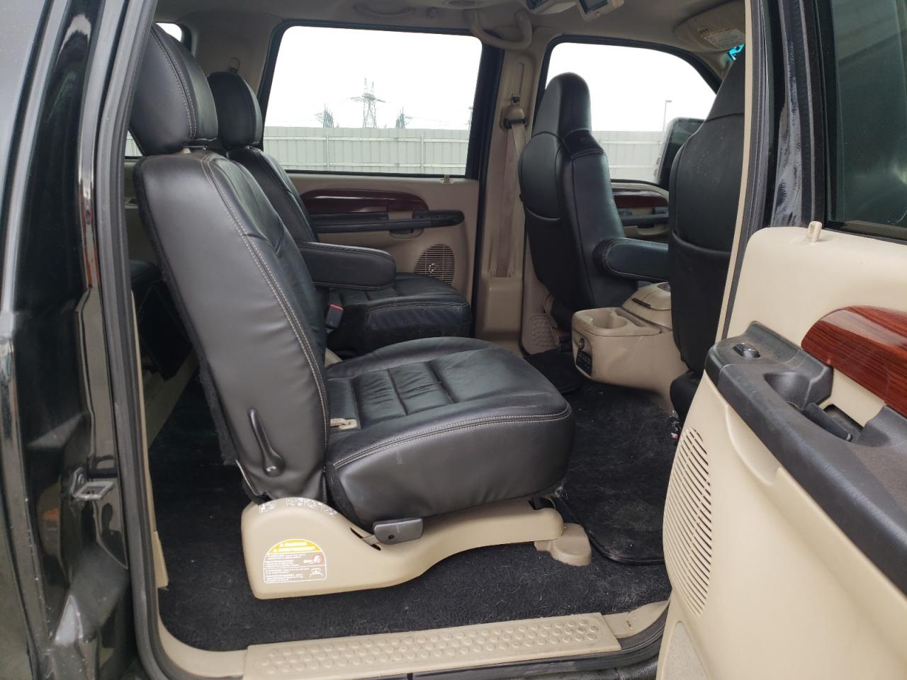 Photo 6 from auction – 2005 FORD EXCURSION with VIN 1FMSU43P75ED42371