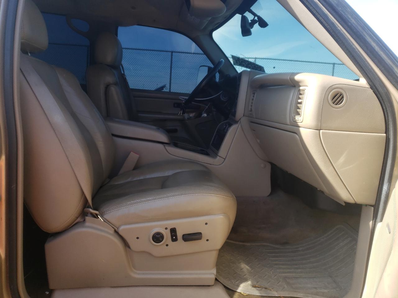 Photo 5 from auction – 2005 GMC NEW SIERRA with VIN 2GTEK13T651127441