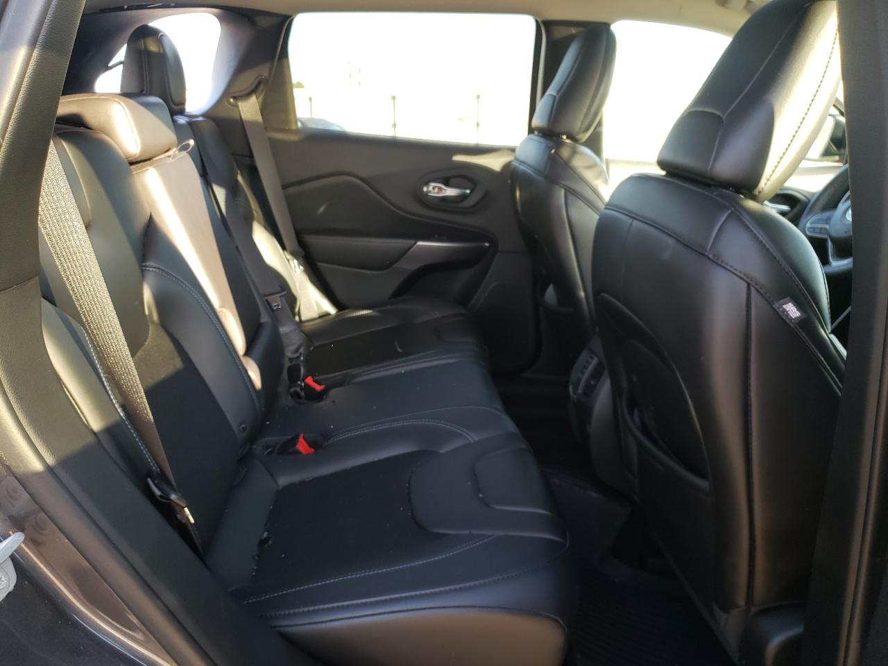 Photo 6 from auction – 2019 JEEP CHEROKEE L with VIN 1C4PJLLB8KD428131