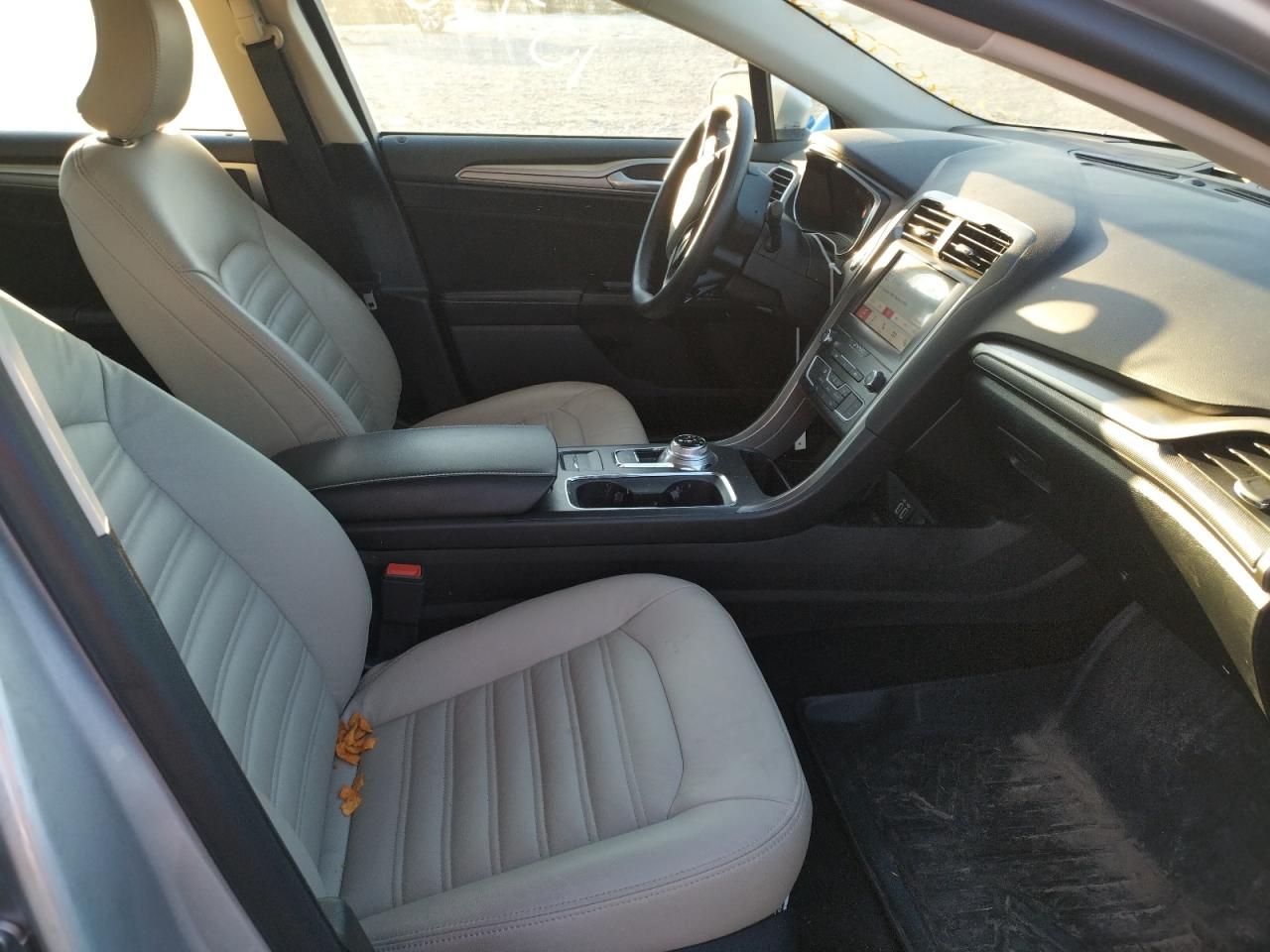 Photo 5 from auction – 2019 FORD FUSION SE with VIN 3FA6P0HD8KR245862