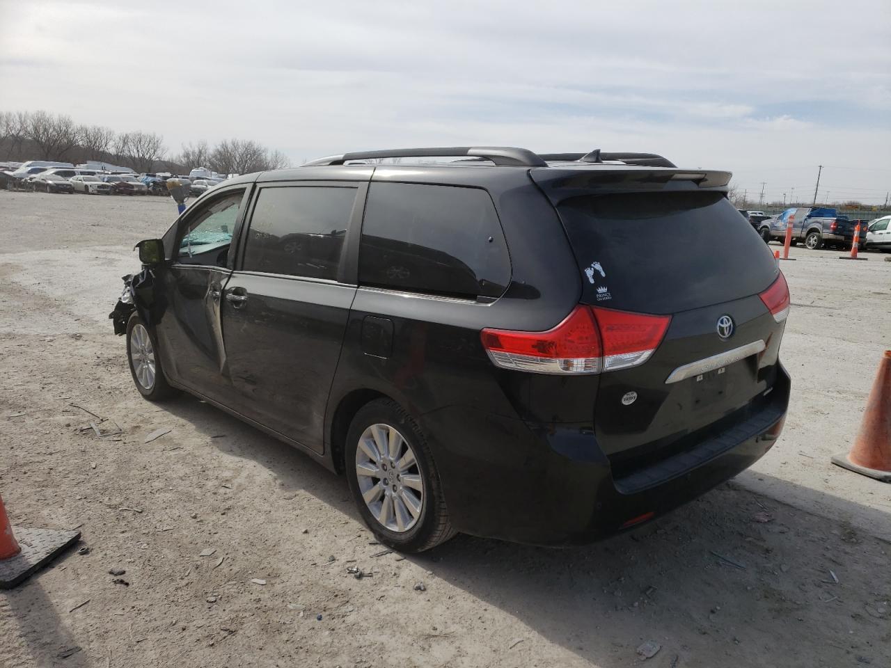 Photo 3 from auction – 2012 TOYOTA SIENNA XLE with VIN 5TDYK3DC9CS272146
