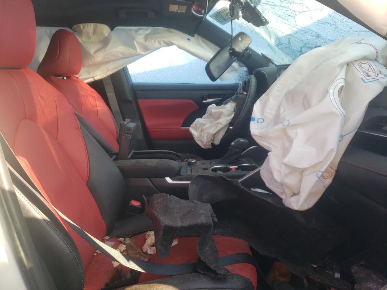 Photo 5 from auction – 2021 TOYOTA HIGHLANDER with VIN 5TDLZRBH2MS095710