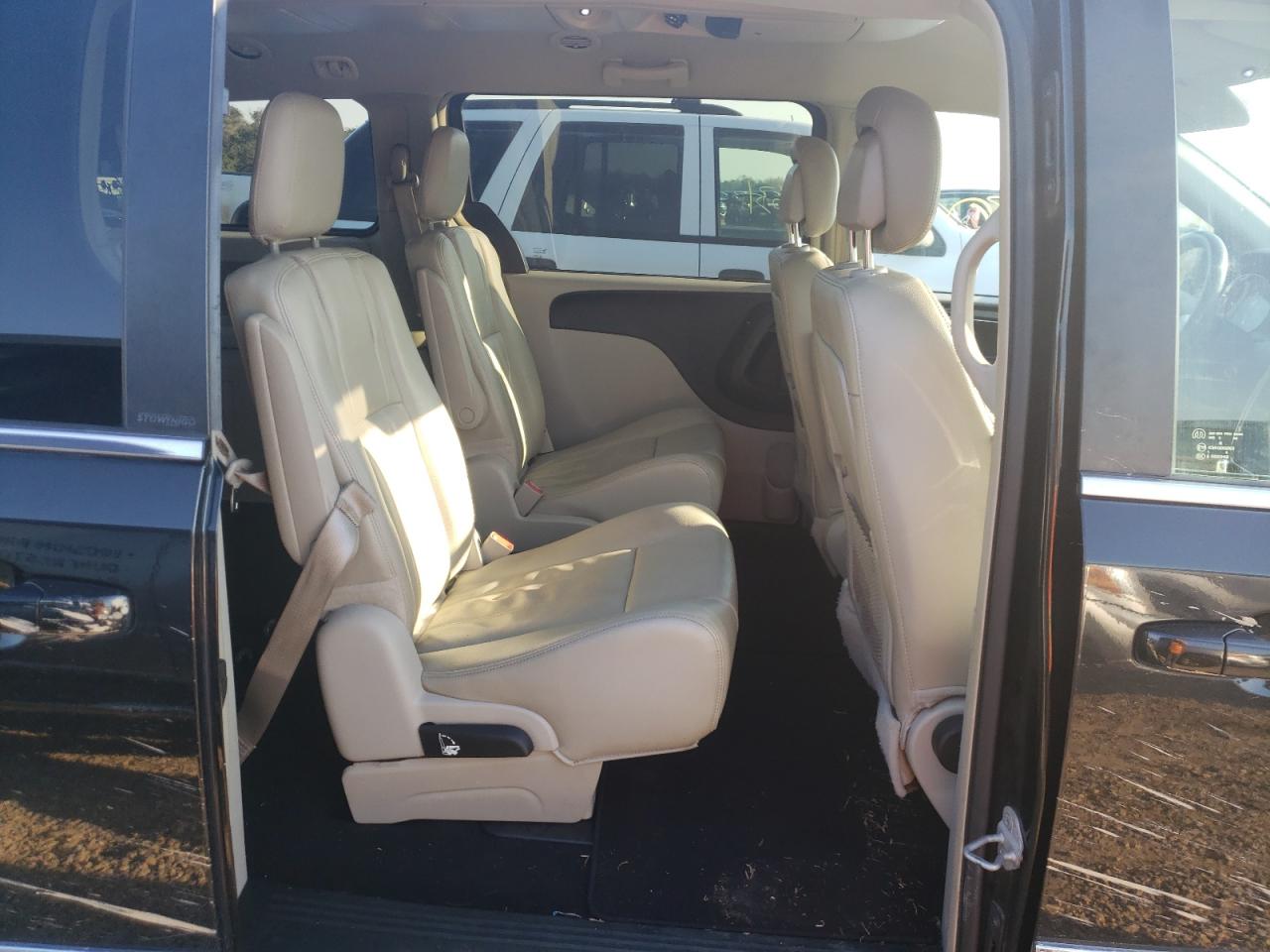 Photo 6 from auction – 2013 CHRYSLER TOWN & COU with VIN 2C4RC1BG7DR598274