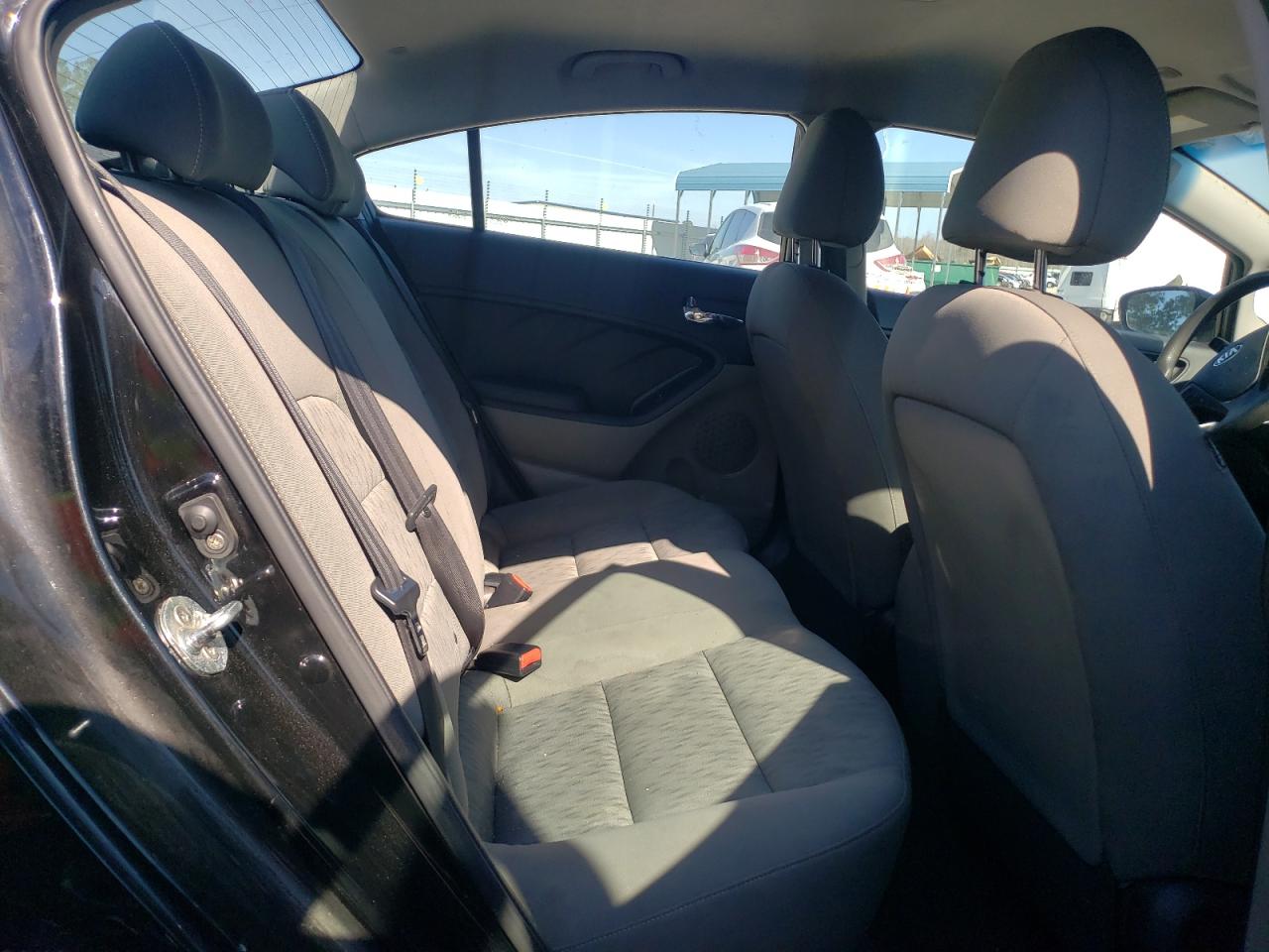 Photo 6 from auction – 2015 KIA FORTE LX with VIN KNAFK4A61F5305501