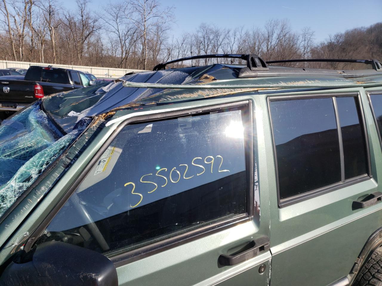Photo 10 from auction – 2000 JEEP CHEROKEE S with VIN 1J4FF48S7YL114636