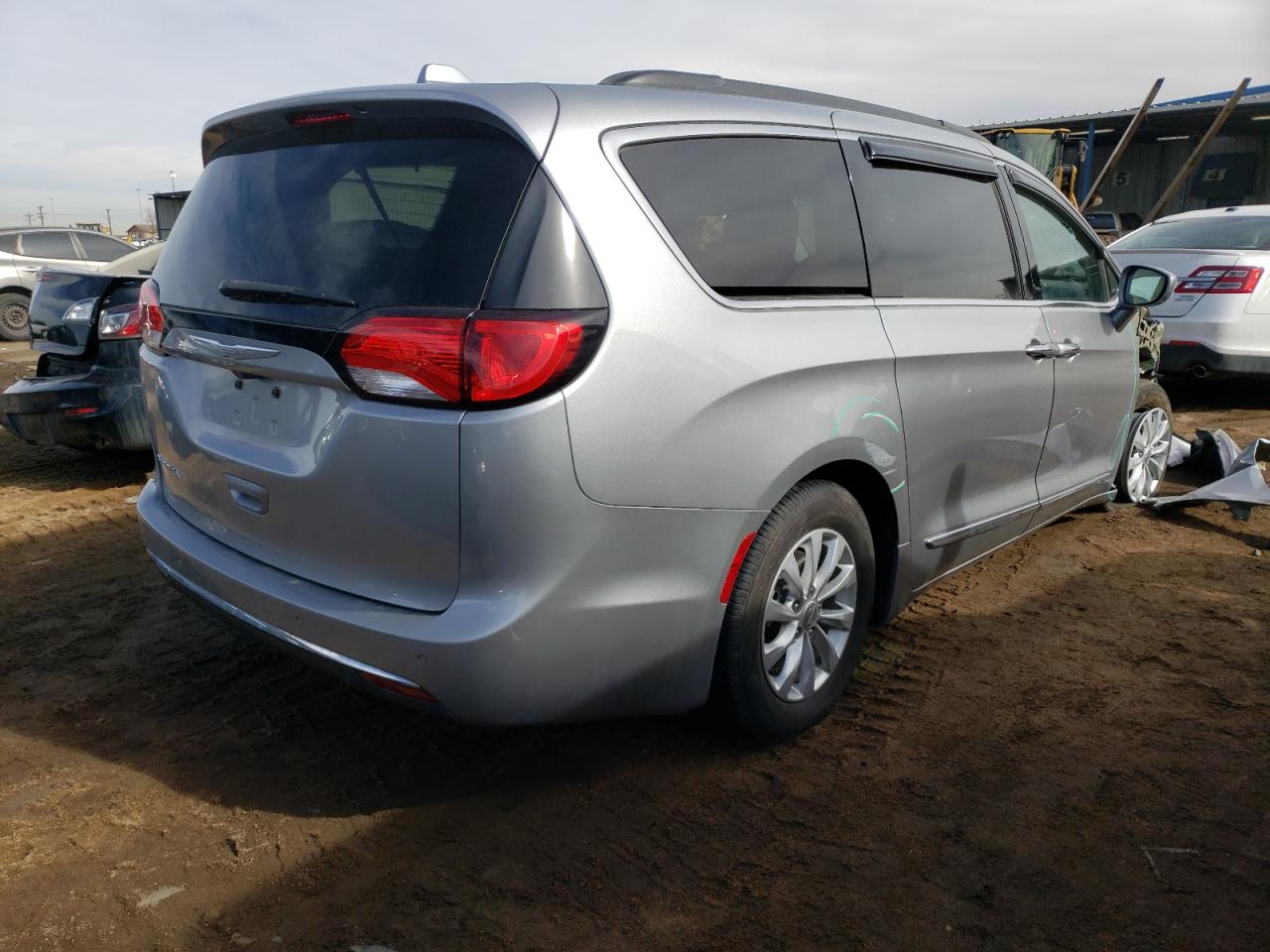 Photo 4 from auction – 2017 CHRYSLER PACIFICA T with VIN 2C4RC1BG5HR787818