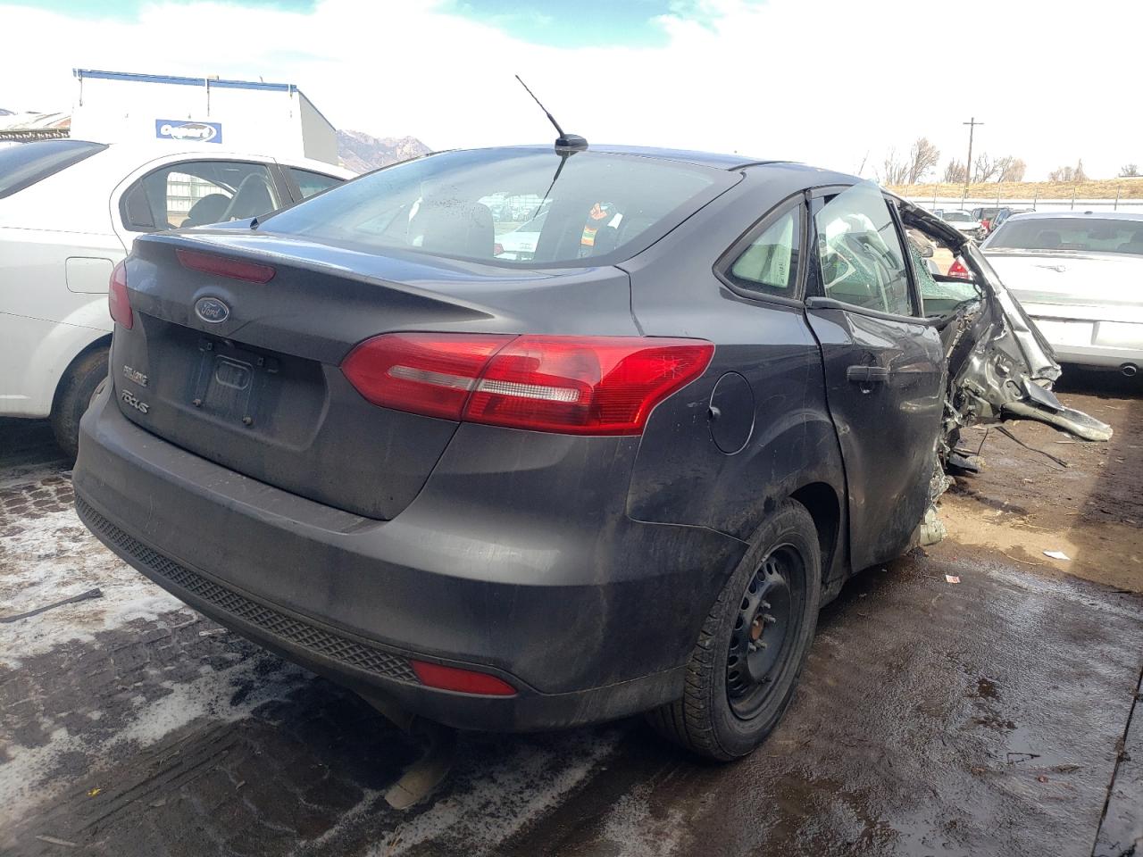 Photo 4 from auction – 2017 FORD FOCUS S with VIN 1FADP3E22HL314242