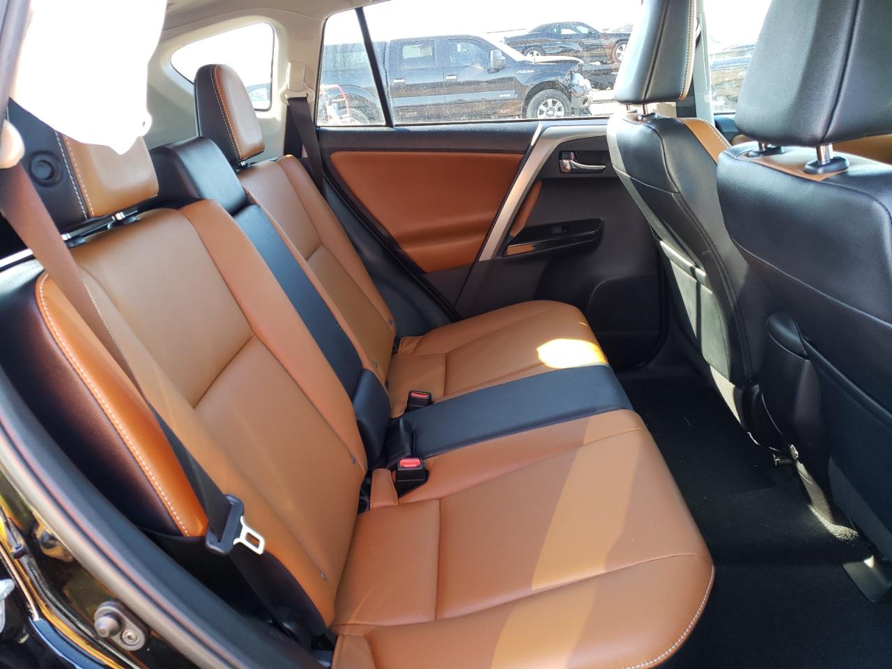 Photo 6 from auction – 2018 TOYOTA RAV4 LIMIT with VIN 2T3DFREV9JW819143
