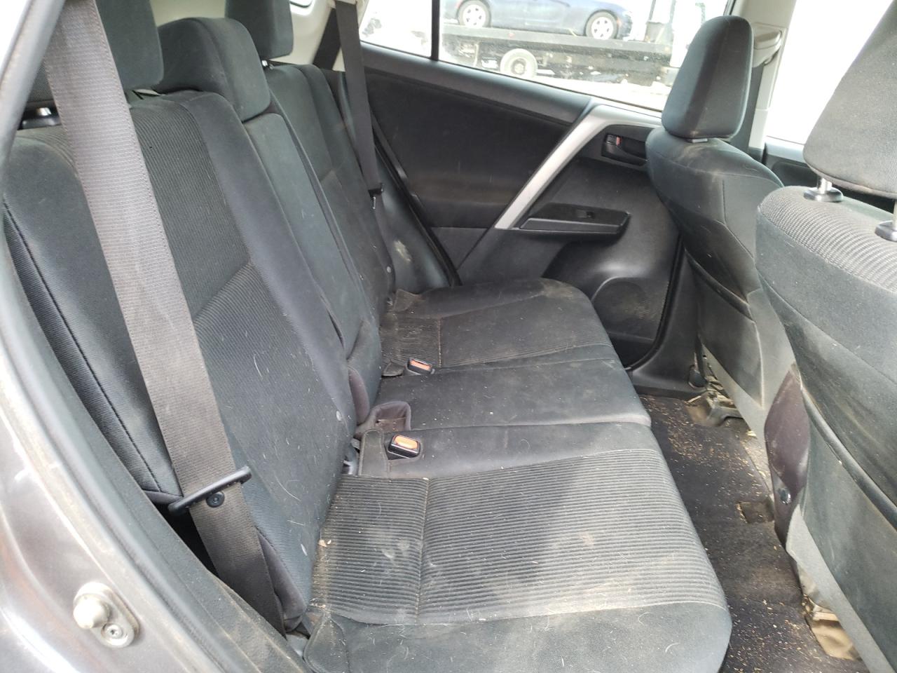 Photo 6 from auction – 2017 TOYOTA RAV4 LE with VIN 2T3BFREV6HW618236