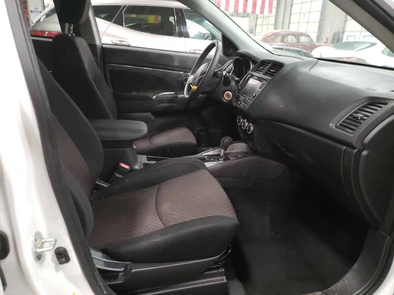 Photo 5 from auction – 2018 MITSUBISHI OUTLANDER with VIN JA4AR3AU2JZ013336